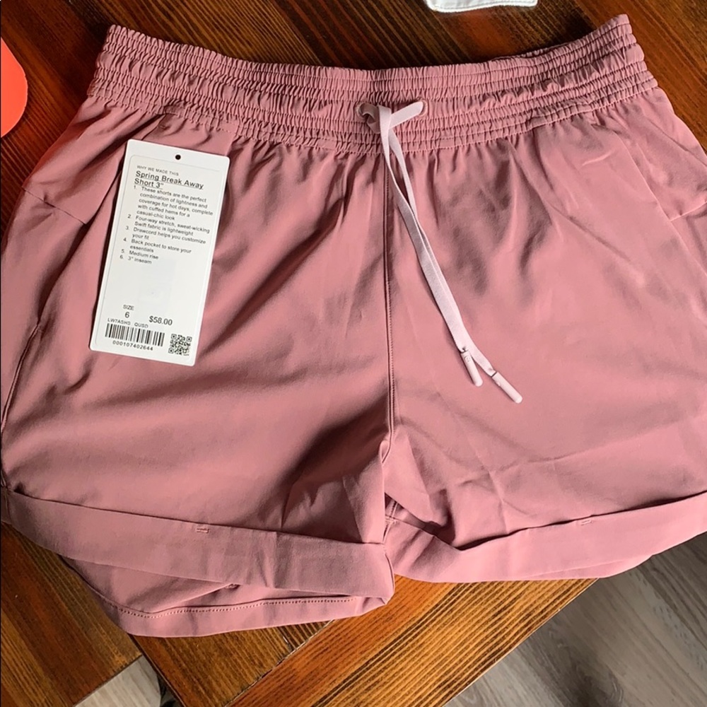 Lululemon Spring Break Away shorts 3”